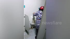 Disgusting video vendor uses urinal water to soak bean sprouts in China