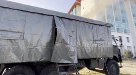 Servicemen feed earthquake survivors with bread and soup in Turkey