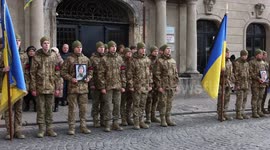 Ukrainian soldiers pay tribute to fallen forces in Lviv day before war anniversary