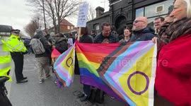 Pro LGBT Protesters surround Honor Oak Pub to stop Far Right from interfering another drag story time