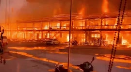 Massive fire breaks out at scenic spot in southern China
