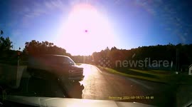 Close Call: Faulty Intersection Signal Light Makes Cars Come Awfully Close to Crashing