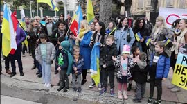 Ukrainian refugees in Marseille, France demonstrate, sing at Russian consulate