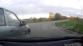 Accident: Road Incident of Two Cars Colliding at an Intersection Due to Misunderstanding