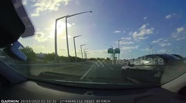 Close Call: Mitsubishi Pays no Attention to Driver Almost Ensuing Collision
