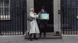 Actress Michelle Collins hand in free school meal petition to Number 10