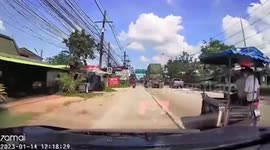 Wheel comes loose from delivery truck in Thailand