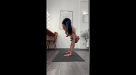 'You wouldn't believe your eyes!' - Amazingly flexible Contortionist skillfully puts legs behind head