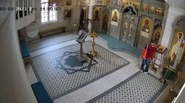 CCTV footage shows man stealing gospel, crucifix from Russian church