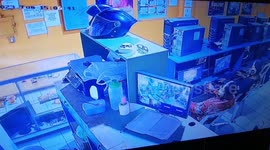 Gamers run from computer shop as earthquake rattles southern Philippines