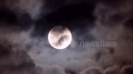 Stunning full Worm Moon seen rising in Kent, UK
