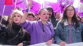 Miles de estudiantes recorren las calles de las principales ciudades de España para celebrar el dia internacional de la mujer