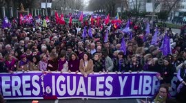 La división desinfla las marchas del día internacional de la mujer en Madrid, España: 17.000 convocadas por Comisión 8M y 10.000 por Movimiento Feminista