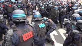 The police violently repress black blocks during the demonstration against the pension reform.