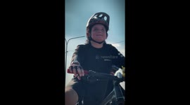 Un ciego practicando para lograr otro reto pero ahora desde las alturas