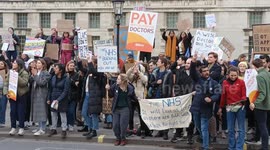 Huge numbers of NHS workers protest outside Ten Downing Street