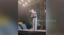 Fan tells Harry Styles he doesn't like mangoes
