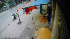 Motorcycle rider dodges loose steel coil rolling from truck