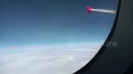 Uma linda vista da janela do avião, que coisa mais linda essas nuvens branca como neve