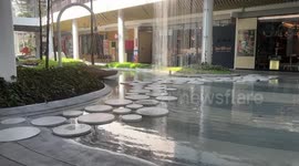 Family-friendly shopping mall builds paddling pool for kids