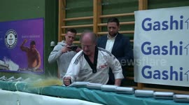 'Hammer Hands' crushes 108 cans in one minute in search of world record