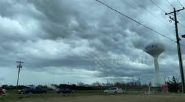 Dynamic and turbulent clouds ahead of a squall line around noon in Moore, OK