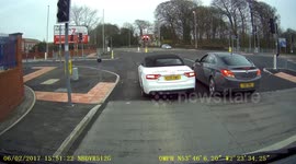 Audi driver thinks its OK to Queue jump through the red light then his mate does the same in the next lane.