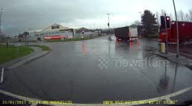 Articulated HGV drives the Wrong way down a dual carriage way after turning at the traffic lights