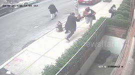 Video shows good Samaritan helping NYPD take down armed suspect fleeing police in Manhattan