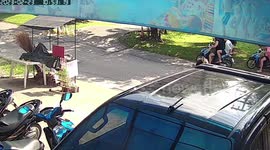 Electrical transformer explodes outside home in Thailand