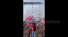 Pension reform protesters take over train station in Versailles