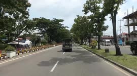 Indonesian police officer hands out free meals to kids during his patrols