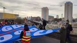 Protesters block ring road in Paris, France