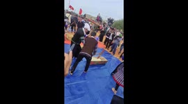 Thousands of people attended Festival of pounding glutinous rice to make cakes in Vietnam