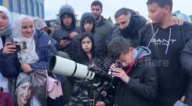 Ramadan: Palestinians observe crescent moon with help of telescope