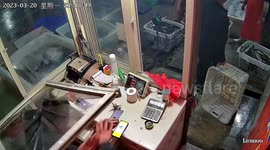 Man escapes serious injury after glass window shatters over his head in China