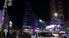 La hora del planeta en Madrid, España: Millones de personas de más de 190 países volverán han apagado las luces este sábado para reclamar más acción frente a la crisis climática