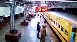 Alert cops saves life of man who slipped while getting down running train in southern India