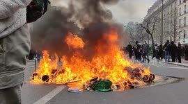 Pension reform: riots, arrests, tear gas and shop windows broken in Paris