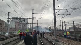 Pension protesters invade Paris rail tracks