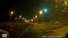 Spectacular bright green bolide streaks across sky in China