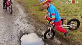 Kids accidentally create a hilarious evergreen memory with their 'big puddle bike crash'