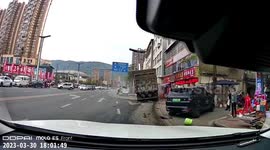 Out-of-control truck ploughs into vehicles on road, injuring 3 in China