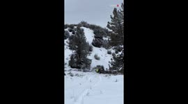 *Winter sledding fail* Sledder coming down a cliff has hard time steering the sled