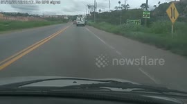 Close Call: Truck Suddenly Stops Amidst Traffic Almost Resulting in a Crash