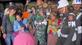 Pushing each other and stepping on each other to cancel the implementation of alternative medicine.