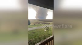Watch as tornado tear across farmland in rural Iowa