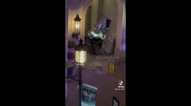 Watch moment stolen car suspect tries to evade police after crashing into Glendale shopping mall