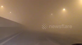 Car drives through scarily heavy smog in China
