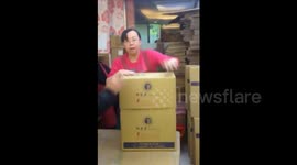 Amazing kung fu used to pack boxes